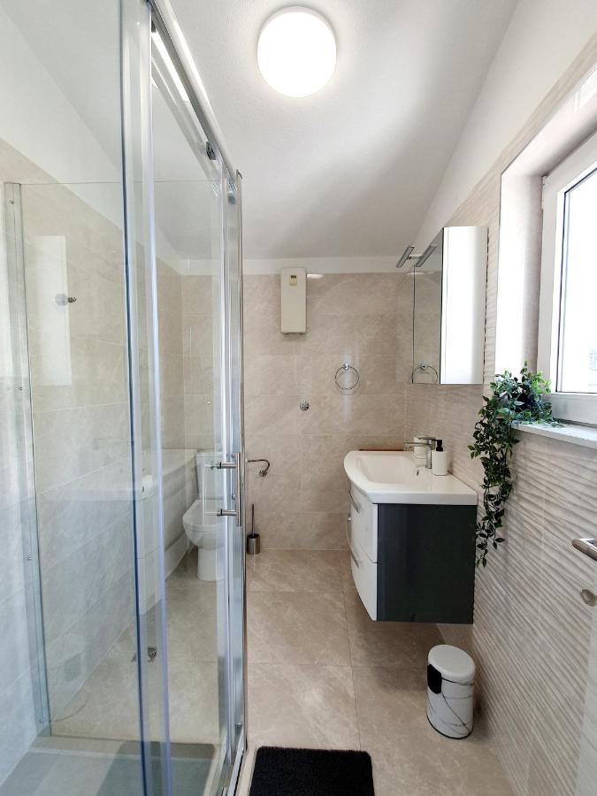 White House Apartments Dugi Rat Εξωτερικό φωτογραφία
