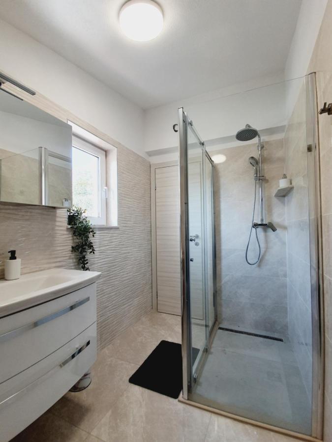 White House Apartments Dugi Rat Εξωτερικό φωτογραφία